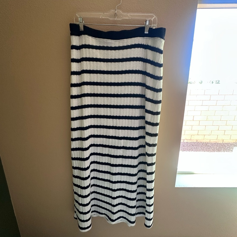 Universal Thread Black & White Striped Knit Maxi Skirt